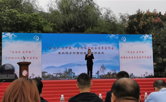 項目推進丨戰旗飄飄公司與戰旗村集體簽署商業街經營管理合作協議